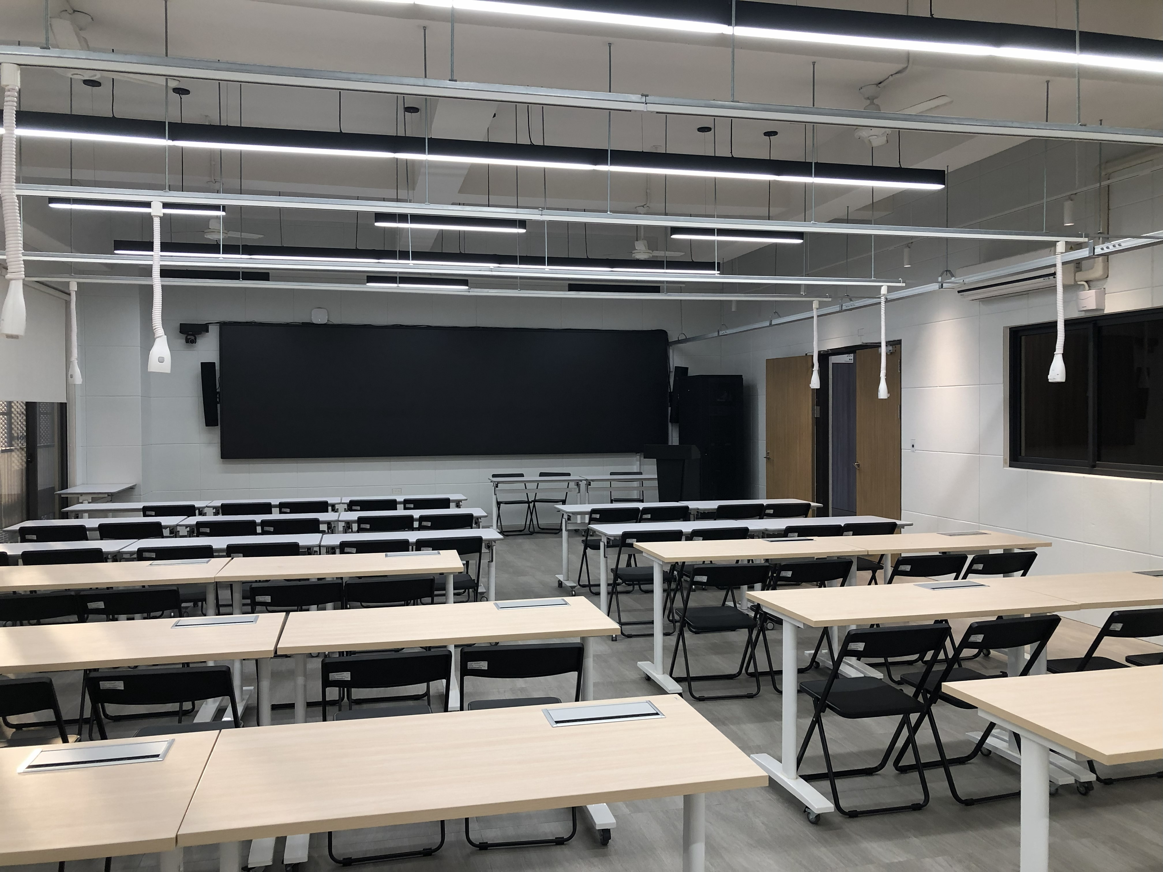 202_80人教室LED電視牆